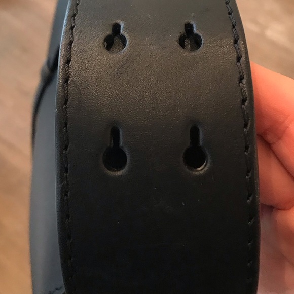 Burberry large leather bucket bag - Picture 6 of 11